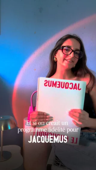 ✨ Lydie continue sur sa lancée !

Après son retour de stage à Paris et un workshop e-commerce intense, Lydie, étudiante en 2e année du Bachelor Digital Marketing & Communication, s’attaque à un nouveau défi stratégique.

🎯 Dans le cadre du cours Data & CRM, elle a travaillé sur un cas réel : imaginer un programme de fidélité pour la maison Jacquemus, avec un objectif clair — réactiver et renforcer le lien avec sa communauté.

Une réflexion de fond autour de la data, de la personnalisation et de la fidélisation, portée par une marque à l’univers aussi fort qu’inspirant.

📽️ Découvrez en vidéo sa proposition !

#CREALausanne #BachelorCREA #DigitalMarketing #CRM #Jacquemus #Fidélisation #DataStrategy #creastudents