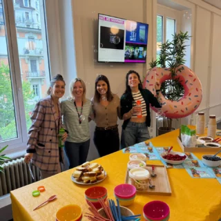 🥣 Bircher, sourires et bonne humeur !

À CREA Lausanne, on a clôturé l’année avec un dernier petit-déj haut en couleurs.
Un atelier Bircher Müsli où chacun·e a pu composer sa version parfaite, entre fruits frais, graines et convivialité.

Dès la semaine prochaine, place aux examens pour nos 1res années ! On pense fort à vous 💪📚

#CREALausanne #PetitDéjCREA #campusvibes #exames #gocreate